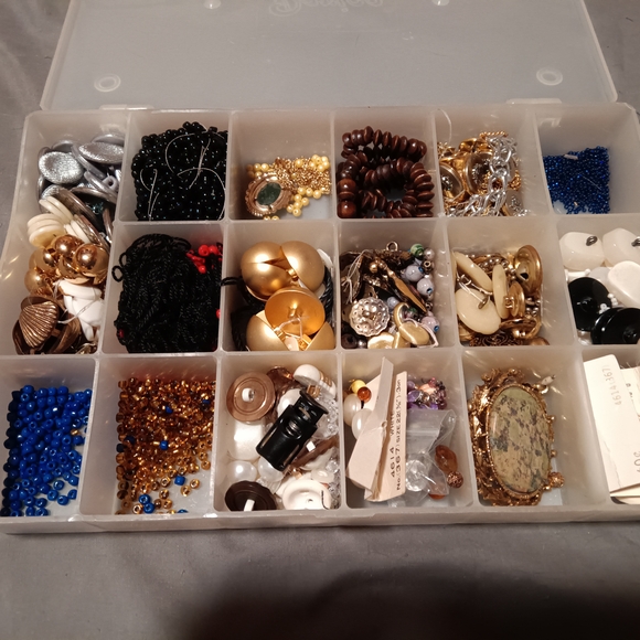 Darice Clear Storage Organizer - Picture 3 of 4